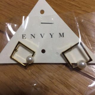 アンビー(ENVYM)のピアス(ピアス)