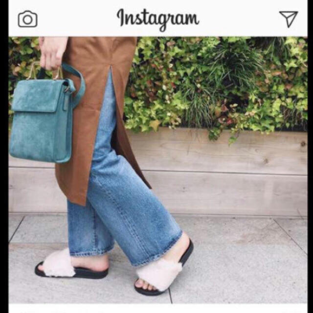 スローブイエナ ファーサンダル