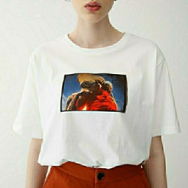 moussy(マウジー)のE.T. SW Hugs PHOTO Tシャツ レディースのトップス(Tシャツ(半袖/袖なし))の商品写真