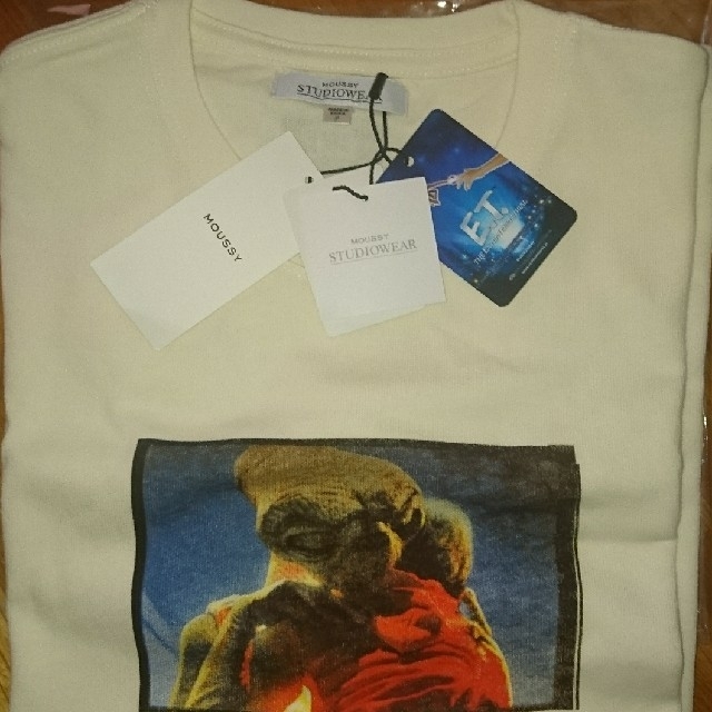 moussy(マウジー)のE.T. SW Hugs PHOTO Tシャツ レディースのトップス(Tシャツ(半袖/袖なし))の商品写真