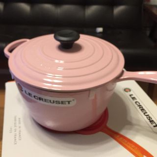 ルクルーゼ(LE CREUSET)のル・クルーゼ  ソースパン20cmシグニチャーモデル シフォンピンク 新品未使用(鍋/フライパン)