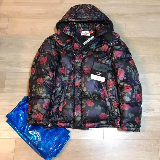 定価割れ 新品未使用  supreme north box S 17aw