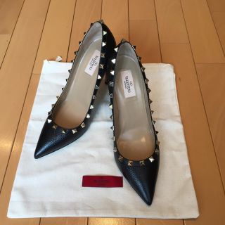 ヴァレンティノガラヴァーニ(valentino garavani)の★ほぼ新品★ バレンチノ スタッズパンプス  (ハイヒール/パンプス)