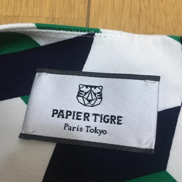 VIA BUS STOP(ヴィアバスストップ)の美品！PAPIER TIGRE ワンピース レディースのワンピース(ひざ丈ワンピース)の商品写真