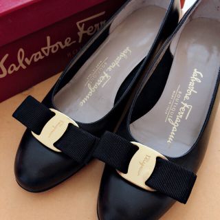 フェラガモ(Ferragamo)のフェラガモ  ヴァラ  パンプス  22cm(ハイヒール/パンプス)