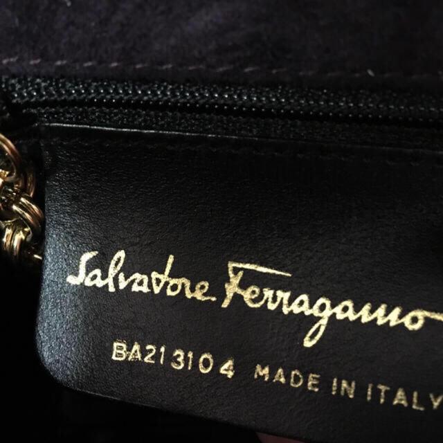 Salvatore Ferragamo(サルヴァトーレフェラガモ)のフェラガモ♡ヴァラリボン レディースのバッグ(ショルダーバッグ)の商品写真