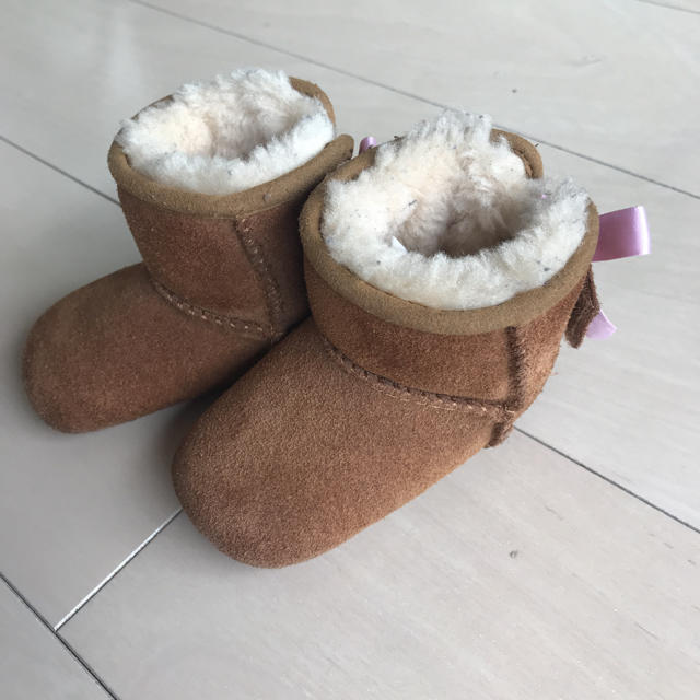 UGG(アグ)の専用 UGG ベビー ムートンブーツ 11センチ キッズ/ベビー/マタニティのベビー靴/シューズ(~14cm)(ブーツ)の商品写真