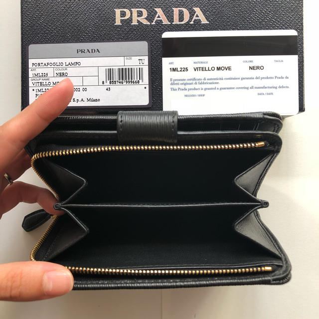 新品 未使用 プラダ 中財布 折財布
