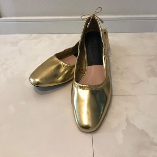 ザラ(ZARA)のZARA ゴールドバレエシューズ(バレエシューズ)