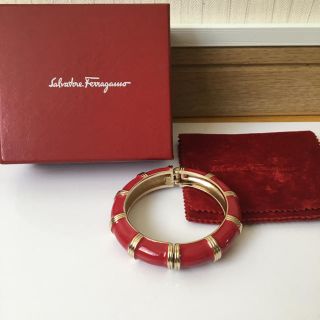 サルヴァトーレフェラガモ(Salvatore Ferragamo)のバングル(ブレスレット/バングル)