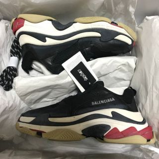 バレンシアガ(Balenciaga)の【確実正規】40 Balenciaga Triple S トリプルS 黒赤(スニーカー)