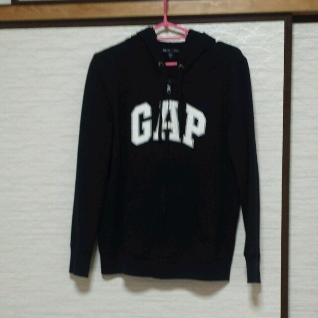 GAP(ギャップ)のパーカー(GAP.ブラック白字) レディースのトップス(パーカー)の商品写真