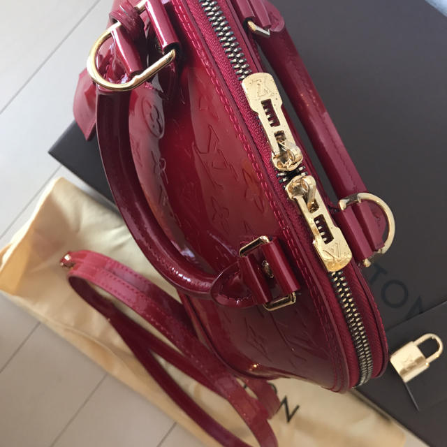 LOUIS VUITTON - 専用出品ヴィトン アルマbb ポムダムール 赤 美品の LOUIS VUITTON - 専用出品ヴィトン アルマbb ポムダムール 赤 美品の