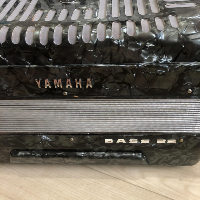 ヤマハ(ヤマハ)のYAMAHA バス アコーディオン 楽器の鍵盤楽器(アコーディオン)の商品写真