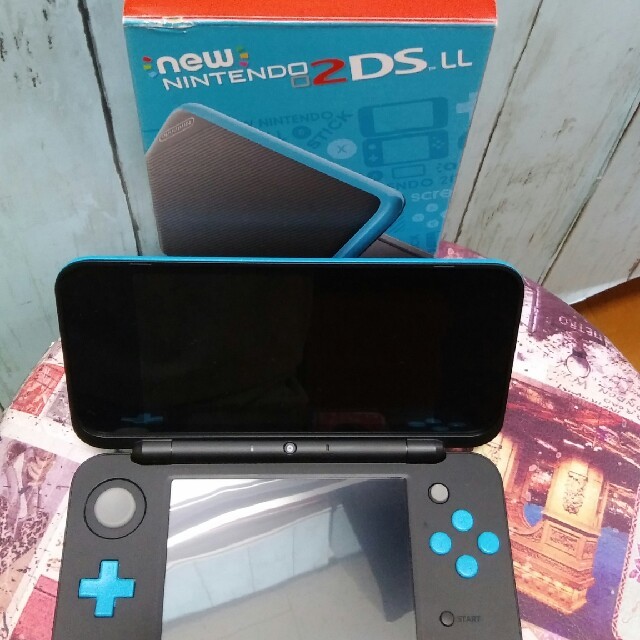 ニンテンドー2DS(ニンテンドー2DS)の2DS  美品 エンタメ/ホビーのゲームソフト/ゲーム機本体(家庭用ゲーム機本体)の商品写真