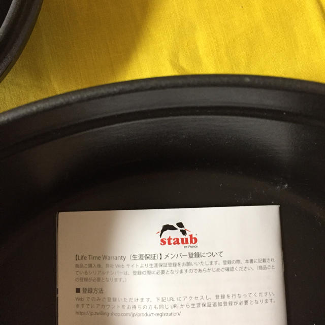 STAUB(ストウブ)のSTAUB 新品 訳あり 23cm シリアルナンバーあり インテリア/住まい/日用品のキッチン/食器(鍋/フライパン)の商品写真