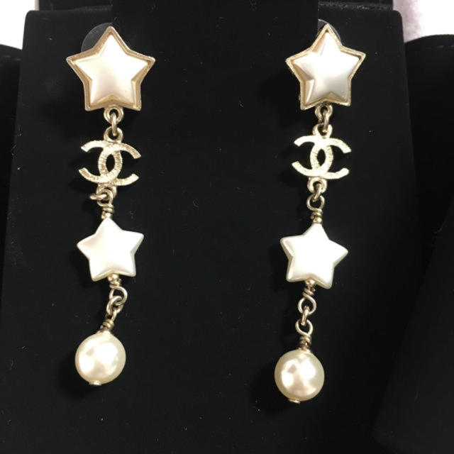 季節のおすすめ商品 CHANEL - シャネル 星ピアス ピアス - mgptt.ma