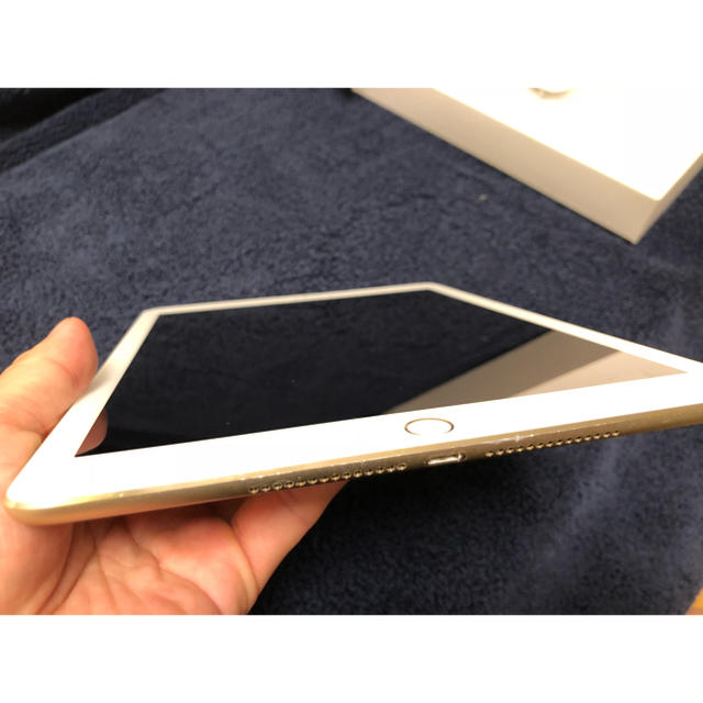 iPad(アイパッド)のiPad air2 WiFi cellular 128GB gold スマホ/家電/カメラのPC/タブレット(タブレット)の商品写真