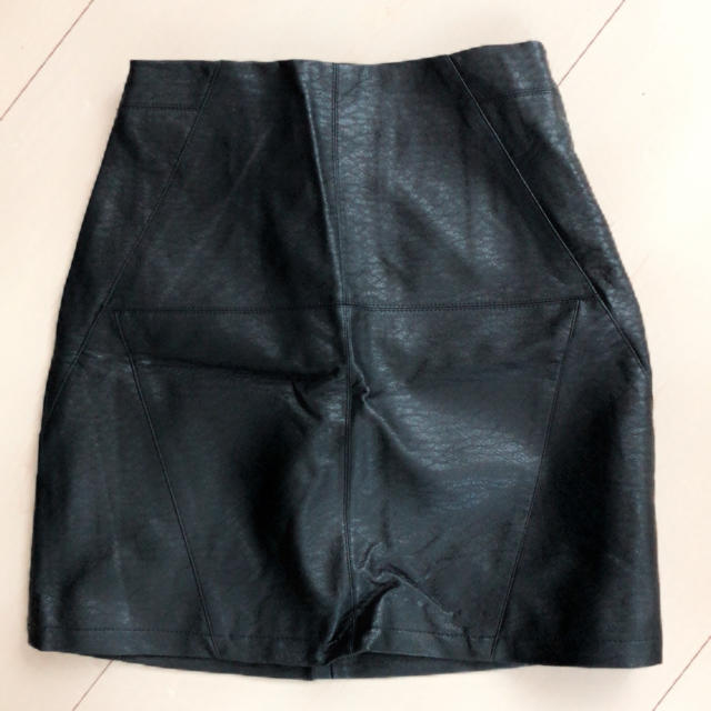 H&M(エイチアンドエム)のレザー タイトスカート レディースのスカート(ミニスカート)の商品写真