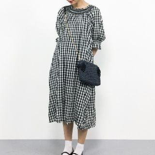 ドットアンドストライプスチャイルドウーマン(Dot&Stripes CHILDWOMAN)のギンガムボイル　スモッキング刺繍ボリュームワンピース

(ひざ丈ワンピース)