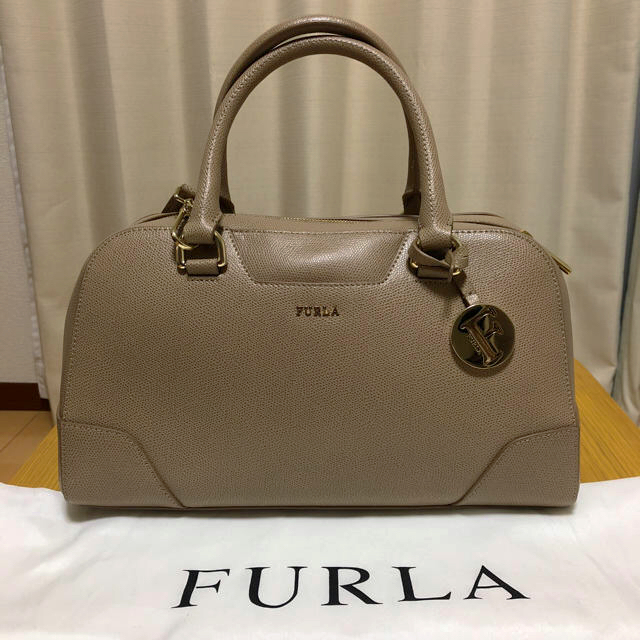 美品 FURLA ドーリー 2wayバッグ