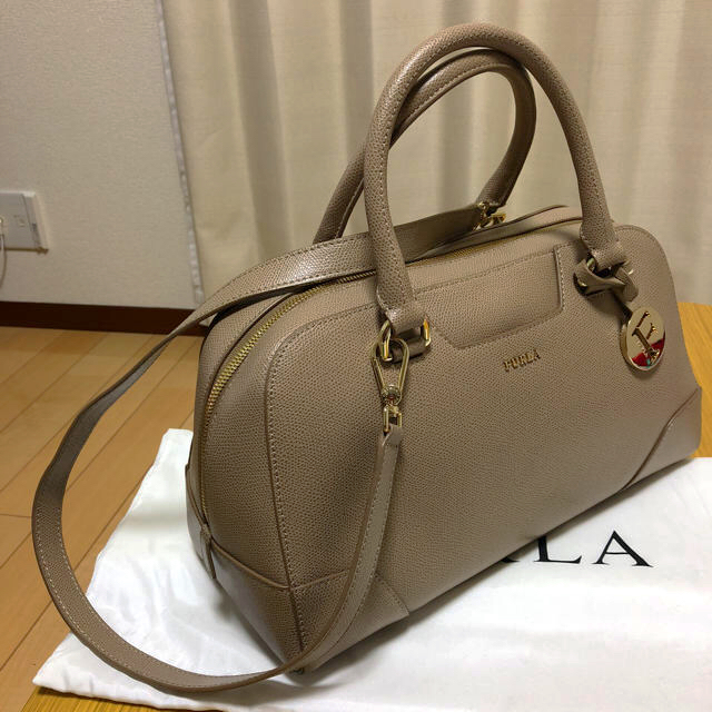 美品 FURLA ドーリー 2wayバッグ