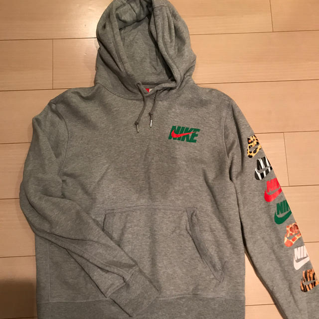 atmos(アトモス)のXL Atmos Nike hooded sweatshirt グレー メンズのトップス(パーカー)の商品写真