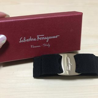 フェラガモ(Ferragamo)のフェラガモ リボン バレッタ ブラック×ゴールド(バレッタ/ヘアクリップ)