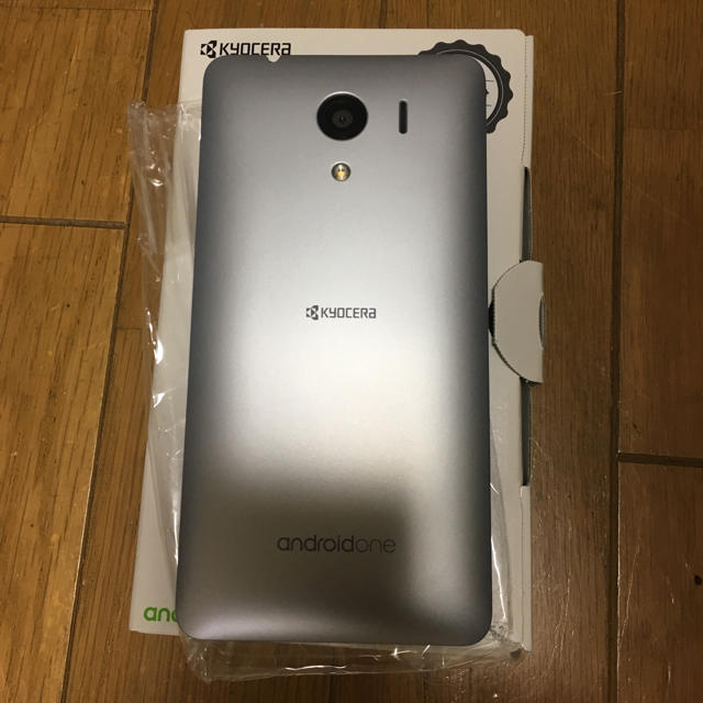 京セラ(キョウセラ)のandroid one s2 シルバー SIMロック解除済 スマホ/家電/カメラのスマートフォン/携帯電話(スマートフォン本体)の商品写真