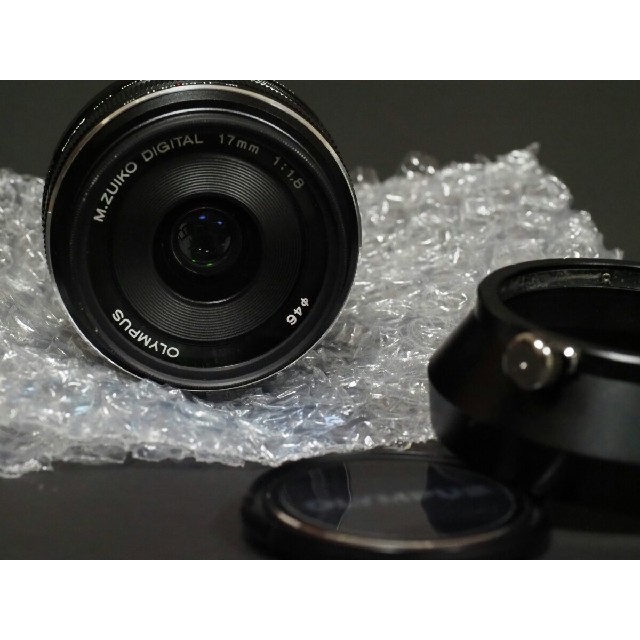 OLYMPUS(オリンパス)のオリンパス  単焦点レンズM.Zuiko 17mmF1.8金属フード付超美品！ スマホ/家電/カメラのカメラ(レンズ(単焦点))の商品写真