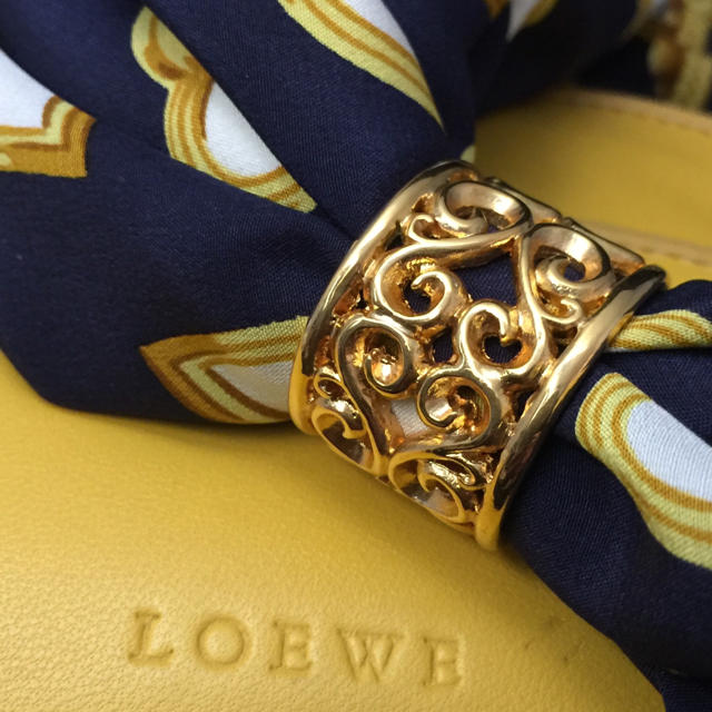 LOEWE ロエベ ゴールド色 ロゴ アイコン スカーフリング