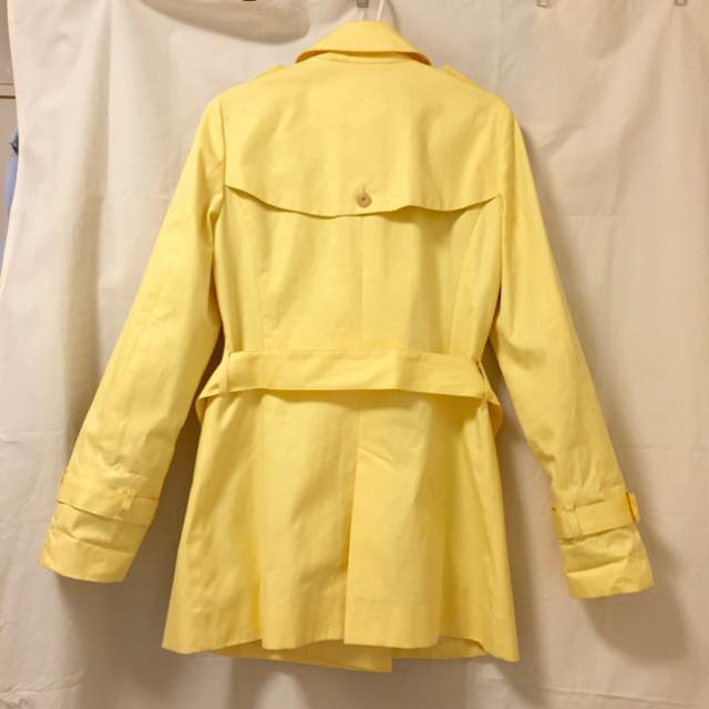 23区(ニジュウサンク)の黄色トレンチコート レディースのジャケット/アウター(トレンチコート)の商品写真
