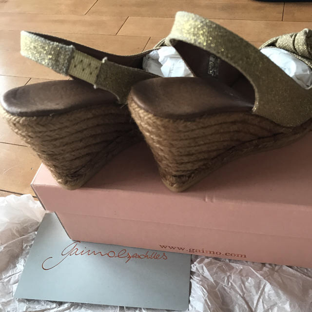 gaimo(ガイモ)のPINK様専用 ガイモ ゴールド サンダル レディースの靴/シューズ(サンダル)の商品写真