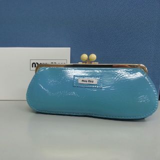 ミュウミュウ(miumiu)のmiumiu ミュウミュウ クラッチポーチ♪非売品♪ペンケース(ポーチ)