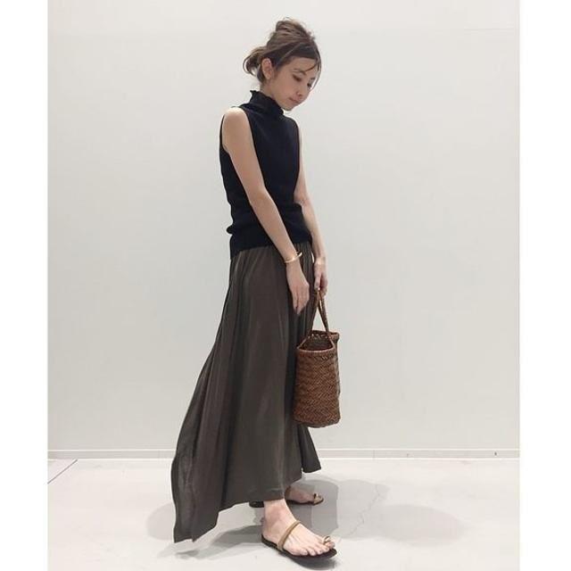 L'Appartement DEUXIEME CLASSE(アパルトモンドゥーズィエムクラス)の本日のみ価格！！アパルトモン Jersey Gather Skirt カーキ36 レディースのスカート(ロングスカート)の商品写真