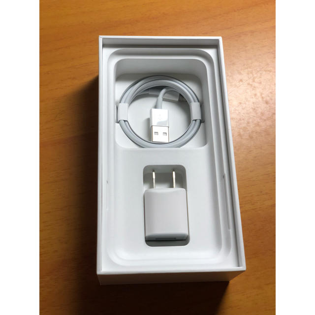 Apple(アップル)のiphone 充電器 スマホ/家電/カメラのスマートフォン/携帯電話(バッテリー/充電器)の商品写真