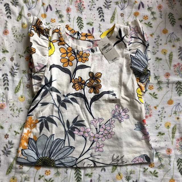 babyGAP(ベビーギャップ)のbabygap 花柄 ノースリーブ キッズ/ベビー/マタニティのキッズ服女の子用(90cm~)(Tシャツ/カットソー)の商品写真