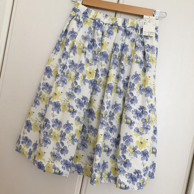 Techichi(テチチ)の未使用タグ付き♡テチチ スカート 花柄 ホワイト レディースのスカート(ひざ丈スカート)の商品写真