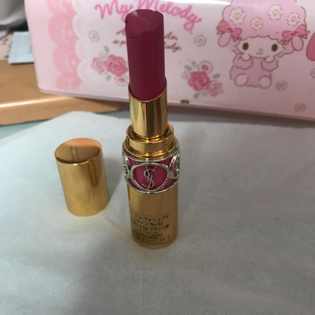 Yves Saint Laurent Beaute(イヴサンローランボーテ)のルージュ ヴォリュプテ シャイン 52 コスメ/美容のベースメイク/化粧品(口紅)の商品写真