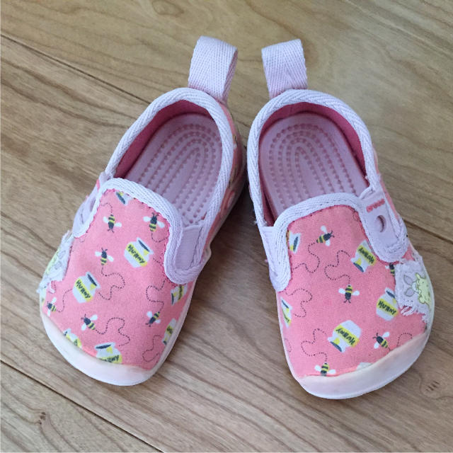 crocs(クロックス)のプーさん  クロックス スリッポン  12cm キッズ/ベビー/マタニティのベビー靴/シューズ(~14cm)(スリッポン)の商品写真