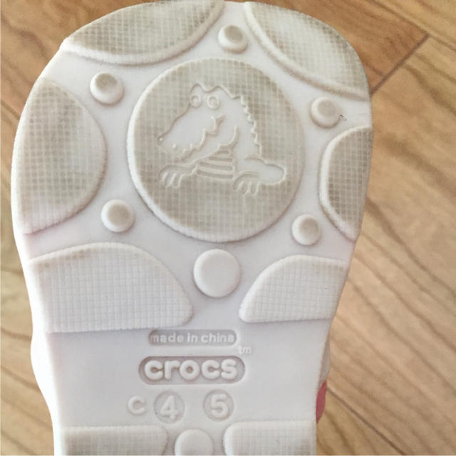 crocs(クロックス)のプーさん  クロックス スリッポン  12cm キッズ/ベビー/マタニティのベビー靴/シューズ(~14cm)(スリッポン)の商品写真