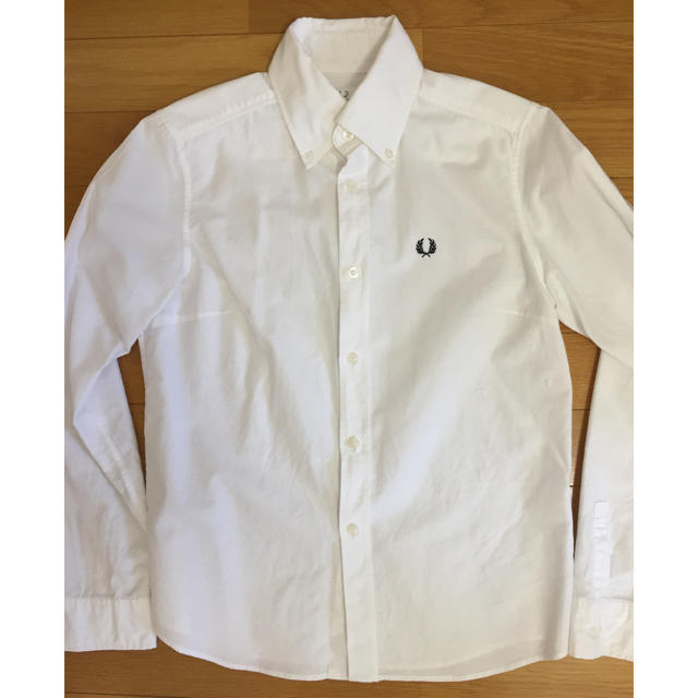 FRED PERRY(フレッドペリー)のフレッドペリー白シャツＬ レディースのトップス(シャツ/ブラウス(長袖/七分))の商品写真