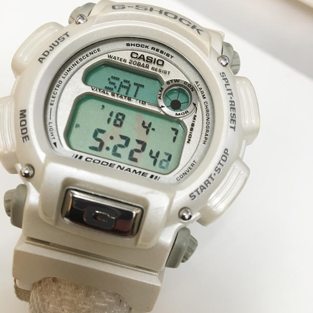 G-SHOCK(ジーショック)のレア! G-SHOCK ALASKAモデル Gショック ホワイト 時計 メンズの時計(腕時計(デジタル))の商品写真