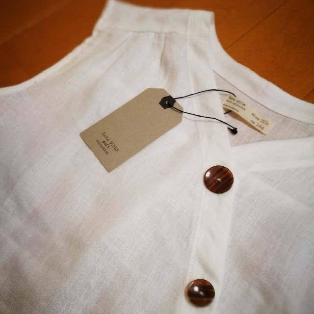 ZARA(ザラ)の新品　ZARA ボタン付きリネンブラウス レディースのトップス(シャツ/ブラウス(半袖/袖なし))の商品写真