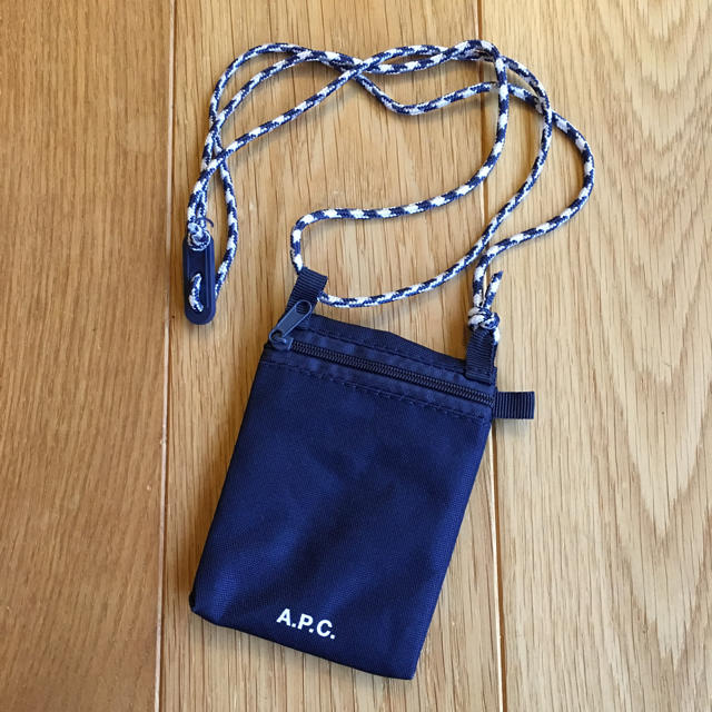 A.P.C(アーペーセー)のA.P.C.×UOMO ネックウォレット  新品 レディースのファッション小物(財布)の商品写真