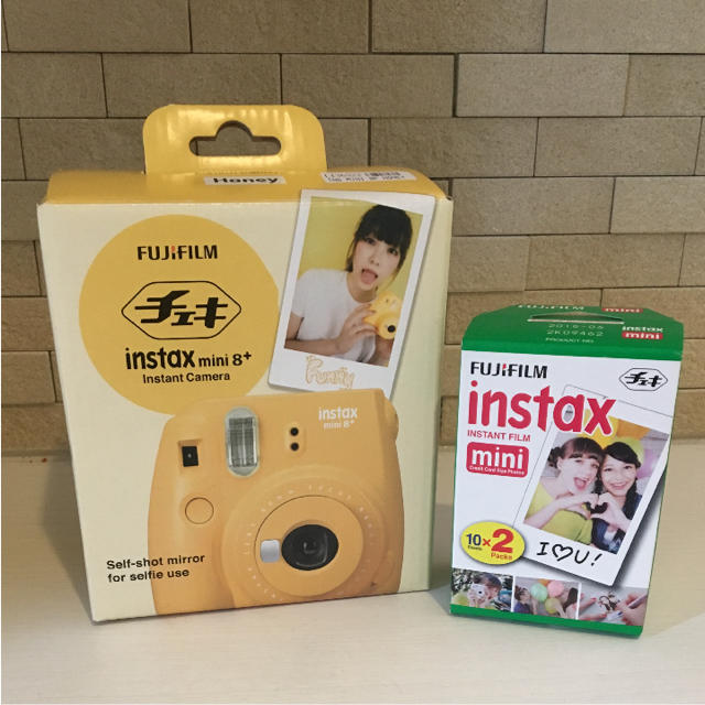 富士フイルム(フジフイルム)のチェキ instax mini フィルム付き イエロー スマホ/家電/カメラのカメラ(フィルムカメラ)の商品写真