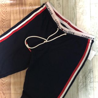 トミーヒルフィガー(TOMMY HILFIGER)の最終価格です★トミーの 柔らかラインパンツ(カジュアルパンツ)