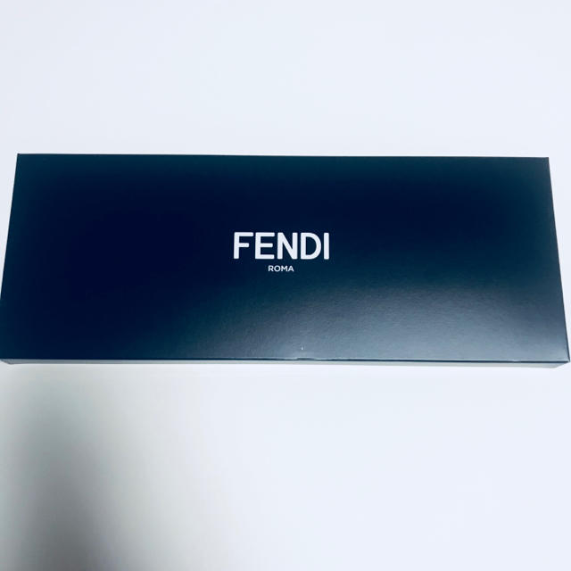 FENDI(フェンディ)の【新品未開封】FENDI 扇子  Numero 付録 レディースのファッション小物(その他)の商品写真