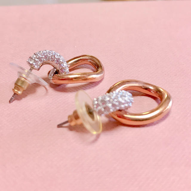 SWAROVSKI(スワロフスキー)の✾スワロフスキー社の綺麗めな揺れるピアス✾ レディースのアクセサリー(ピアス)の商品写真