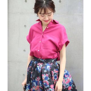 スピックアンドスパン(Spick & Span)のSpick and Span 超美品 サイドベンツシャツ(シャツ/ブラウス(半袖/袖なし))